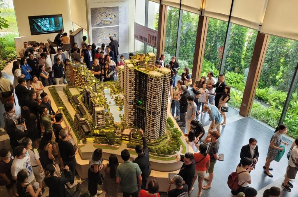 Crowds At New Launch Condo Showflat